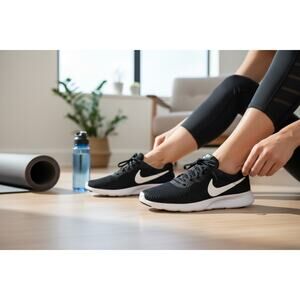 Nike Tanjun Running Shoes Womens Size 9.5 Black White 812655-011‎